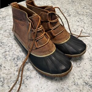 Sorel Out N About Leather & Rubber Duck Boots Size 8 Waterproof Ankle Boots